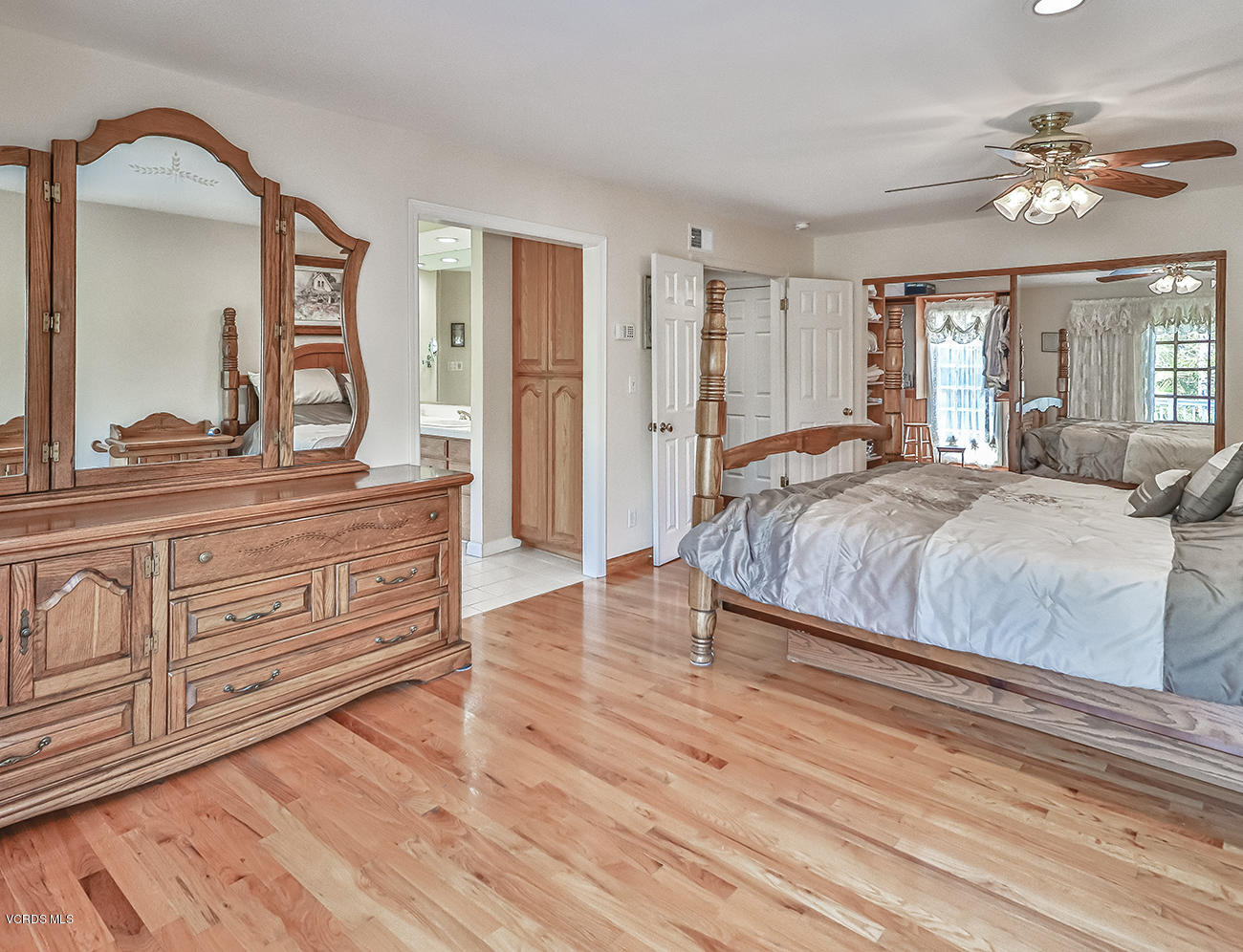 22320 Liberty Bell Road Calabasas, CA 91302 - Photo 23 of 55 mMaster Suite2