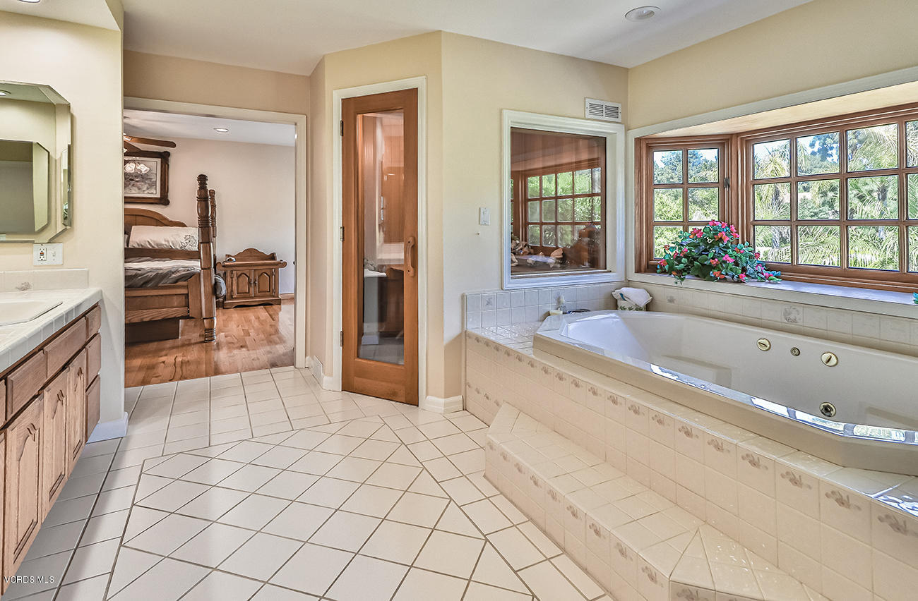 22320 Liberty Bell Road Calabasas, CA 91302 - Photo 29 of 55 mMaster Suite10