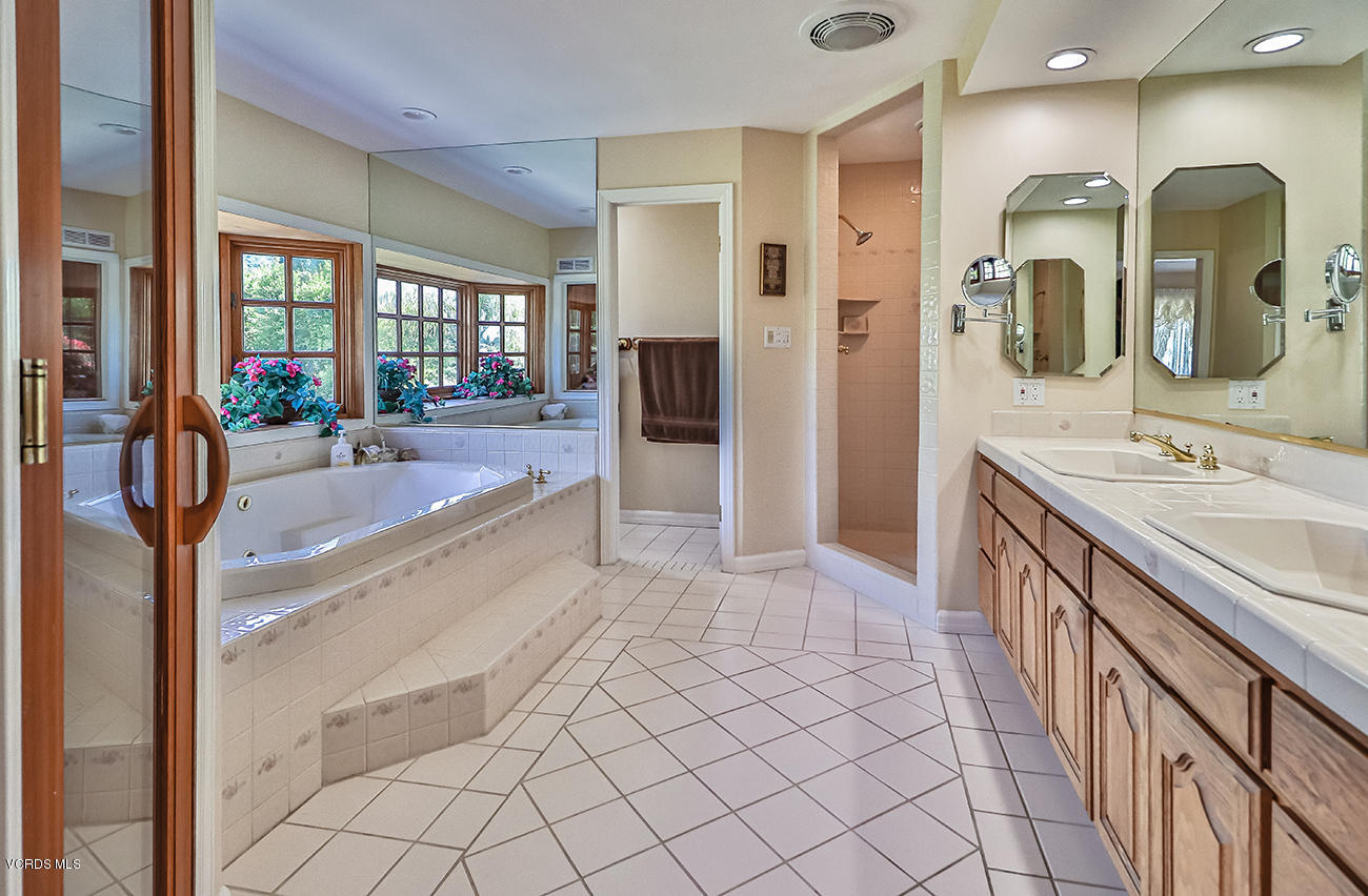 22320 Liberty Bell Road Calabasas, CA 91302 - Photo 32 of 55 mMaster Suite5