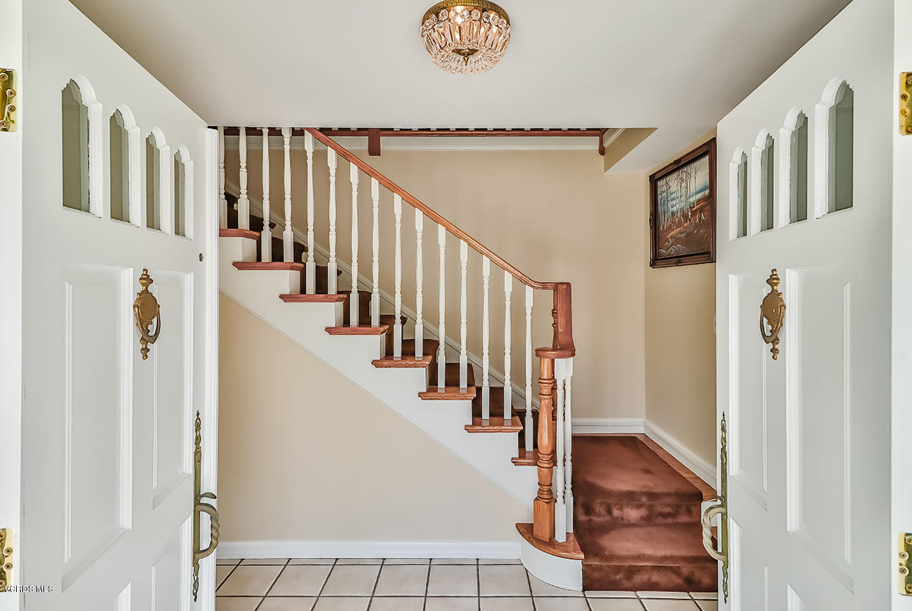 22320 Liberty Bell Road Calabasas, CA 91302 - Photo 5 of 55 bEntry2