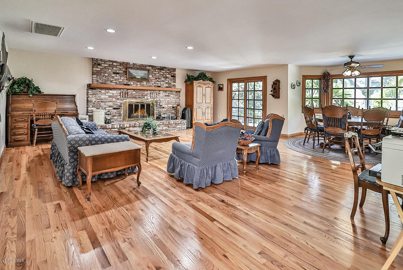 22320 Liberty Bell Road Calabasas, CA 91302 - Photo 10 of 55 fFamily1