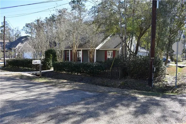 $1,800 | 1329 West 20th Avenue, Covington, LA 70433