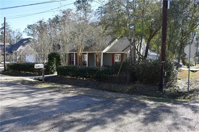 $1,900 | 1329 West 20th Avenue, Covington, LA 70433