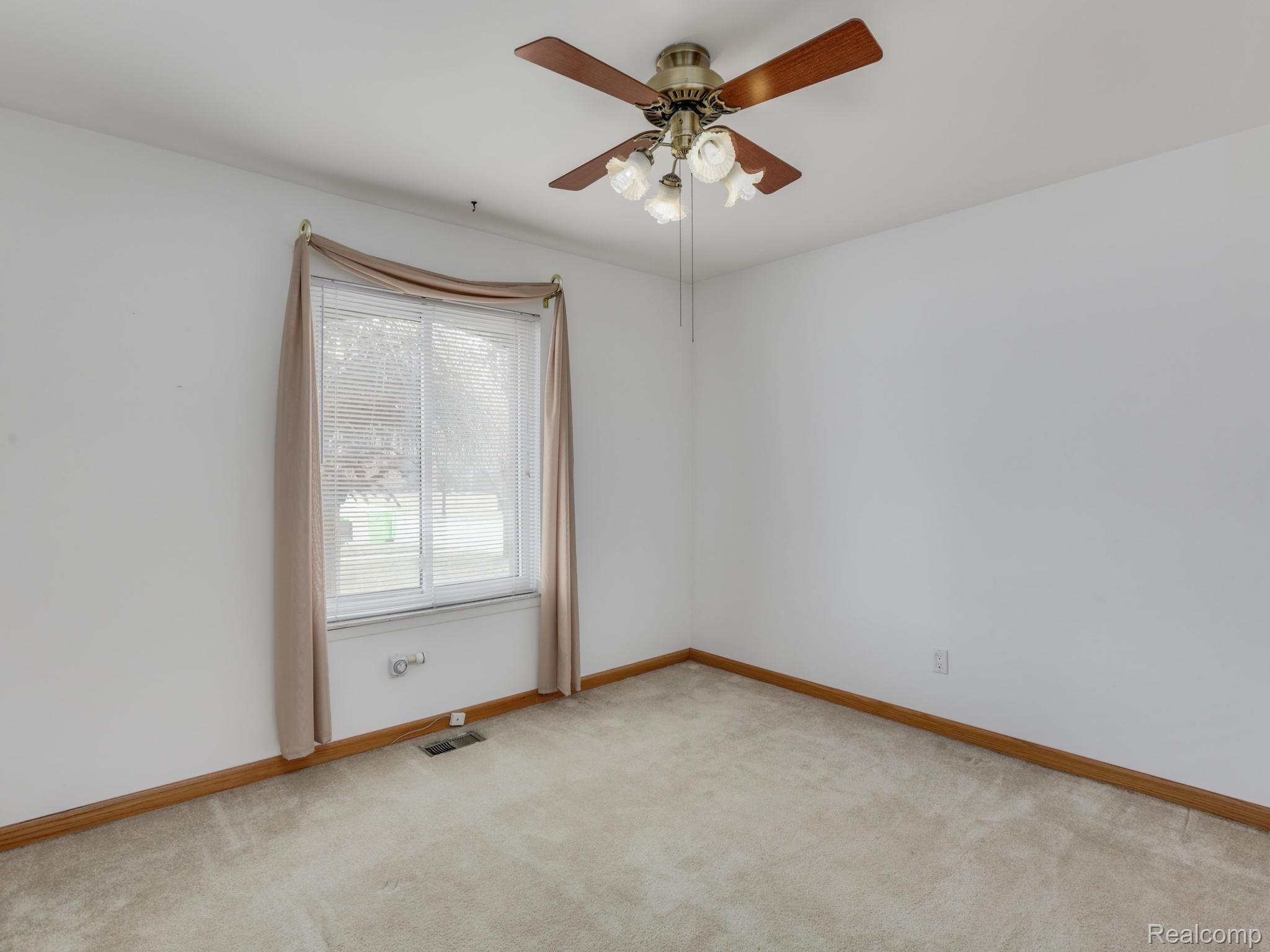 47535 Chrys Road Macomb, MI 48044 - Photo 17 of 29 47535 Chrys Rd Macomb MI 48044-009-008-47535 Chrys Rd Macomb Twp0009-MLS_Size.jpg