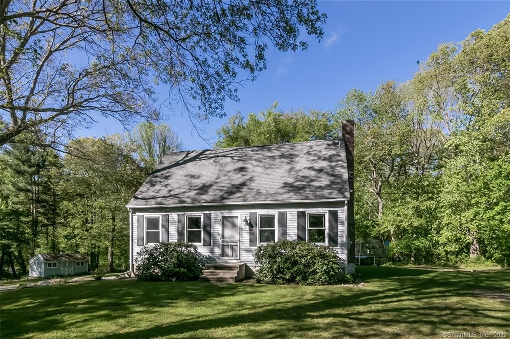 Looking to move into Madison? This lovely 3 bedroom cape is priced to sell!