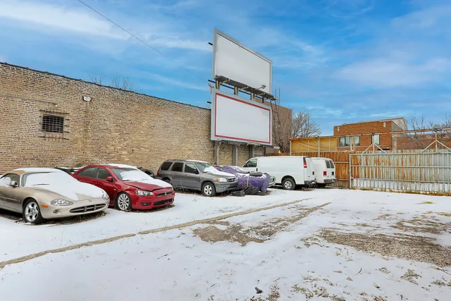 $1,100,000 | 3709 West Armitage Avenue, Chicago, IL 60647