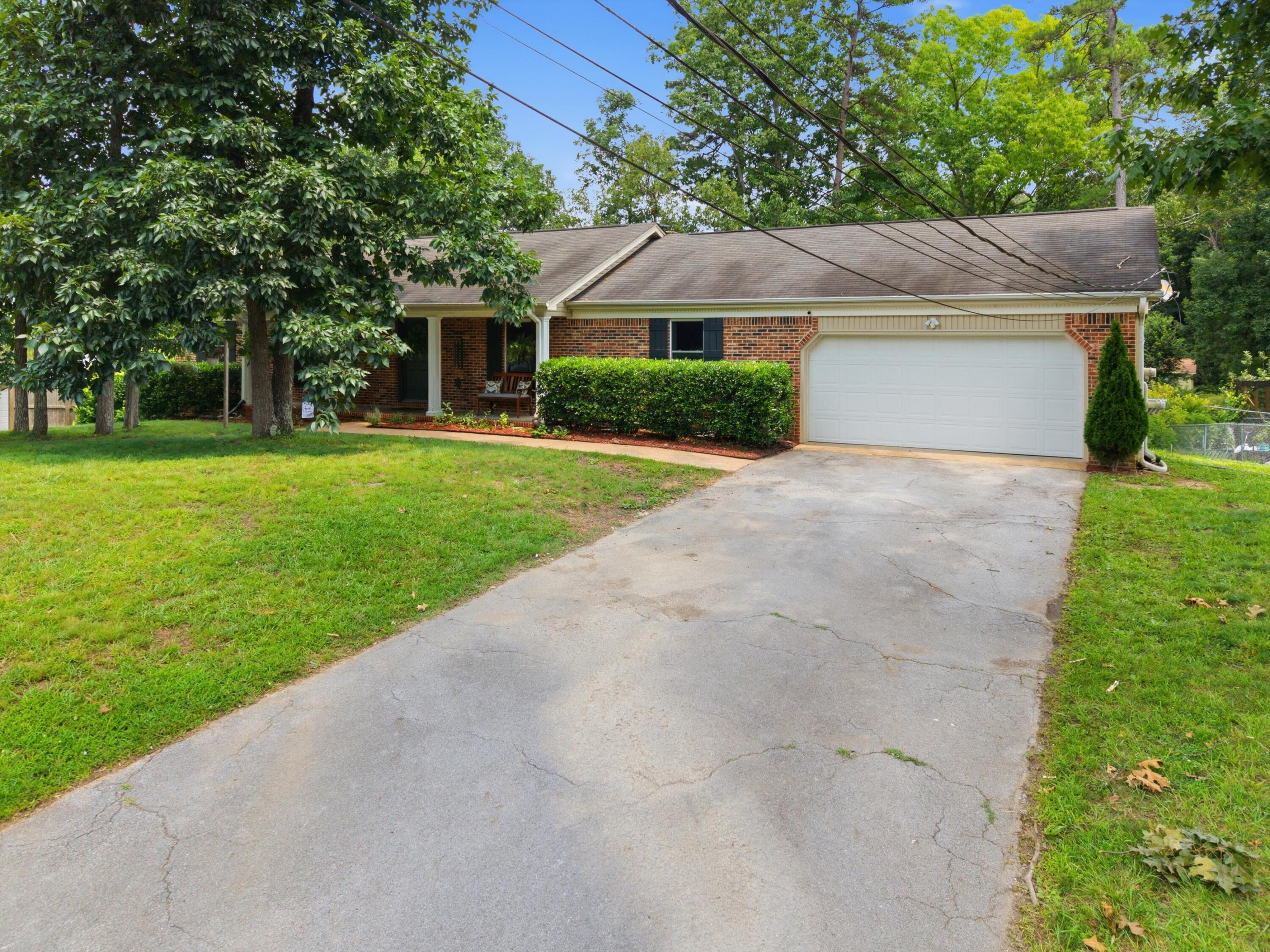 9511 Timberlog Drive Chattanooga, TN 37421 - Photo 3 of 32 03-9511TimberlogDr-24