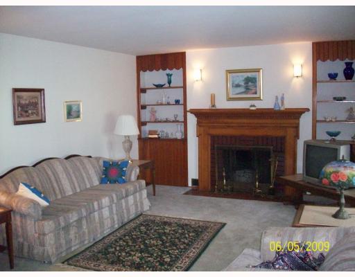 3594 North Hermitage Road Transfer, PA 16154 - Photo 9 of 14 Living Room.