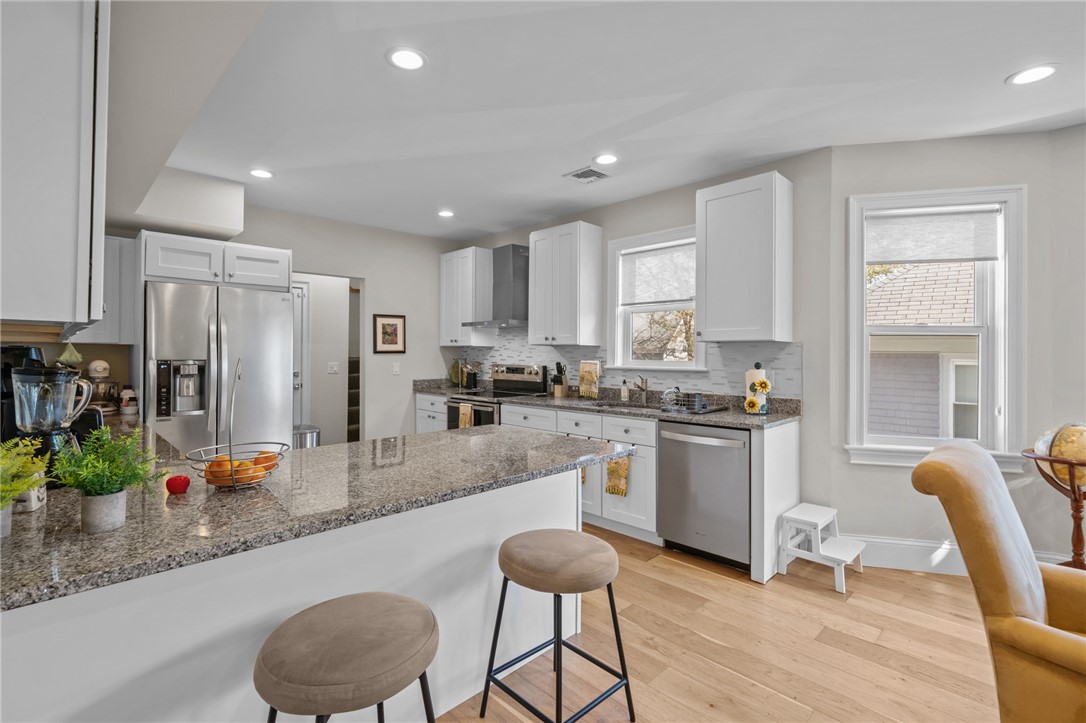 12 University Avenue Providence, RI 02906 - Photo 19 of 44