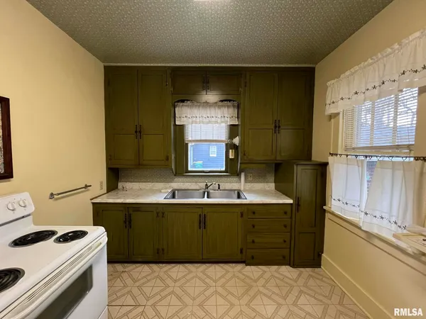 $75,000 | 408 South Johnson Street, Macomb, IL 61455