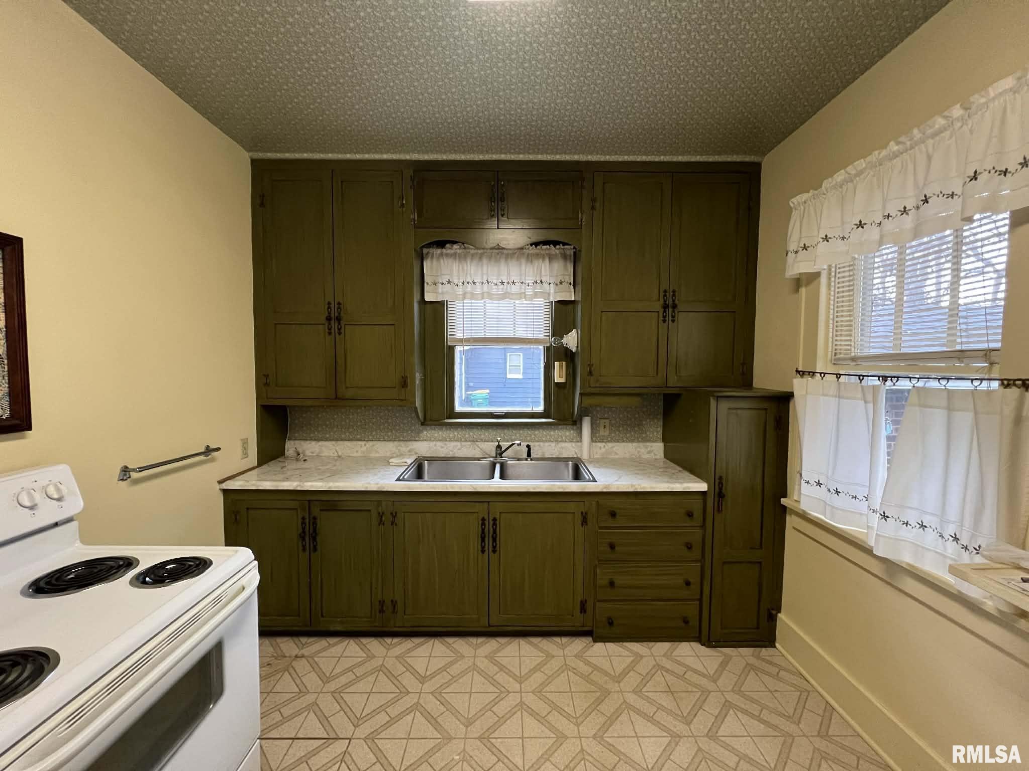 408 South Johnson Street Macomb, IL 61455 - Photo 3 of 12