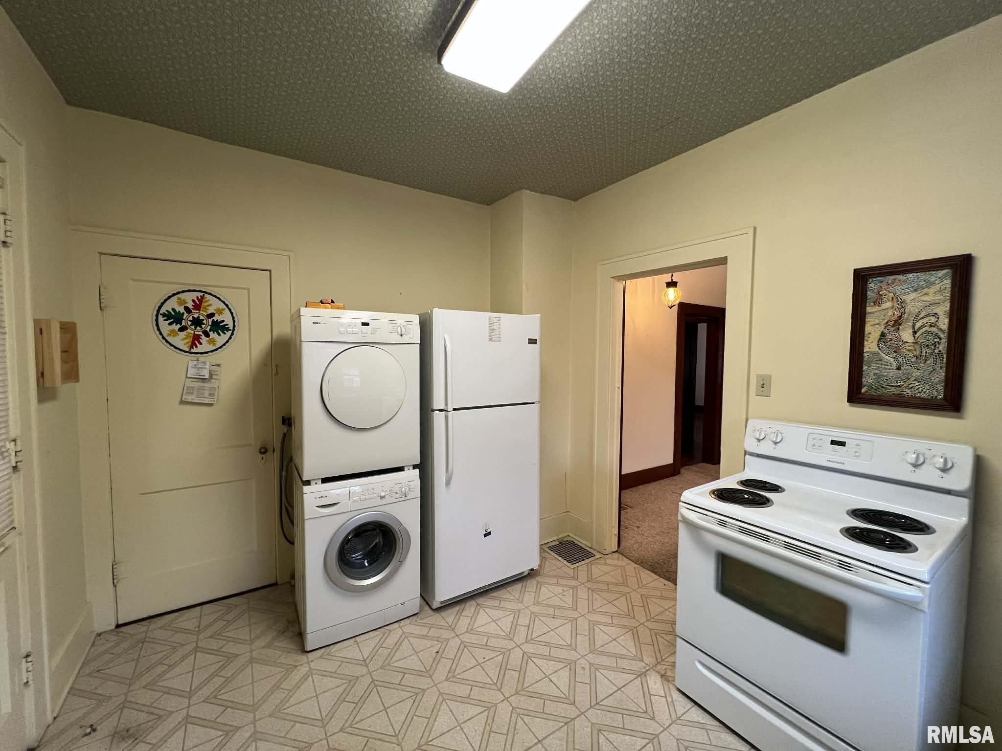 408 South Johnson Street Macomb, IL 61455 - Photo 4 of 12