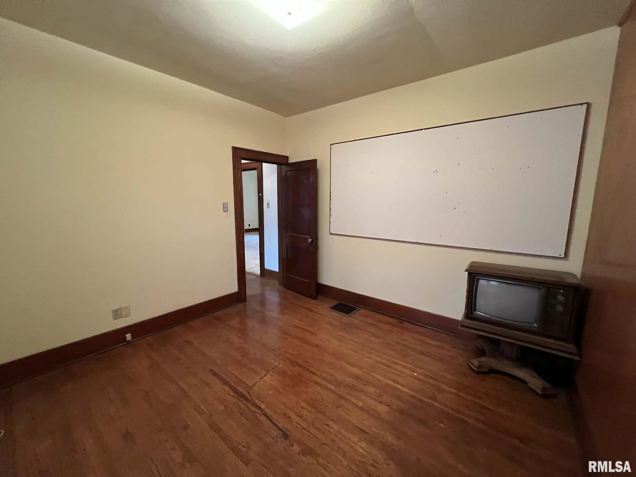 408 South Johnson Street Macomb, IL 61455 - Photo 9 of 12