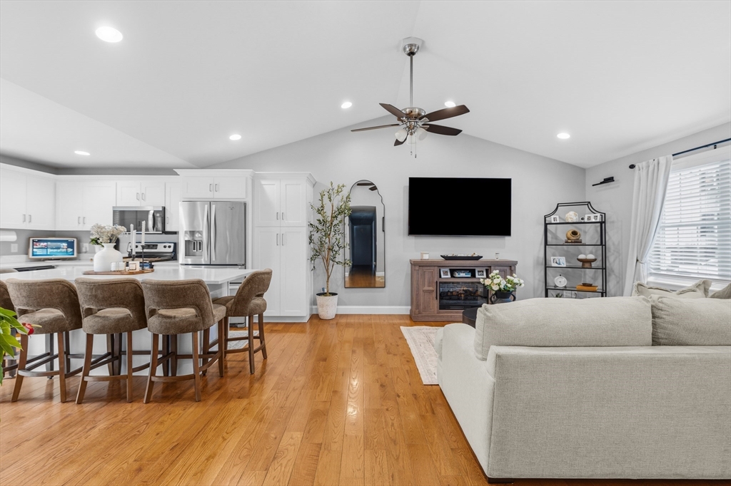 127 Middlesex Street Fall River, MA 02723 - Photo 3 of 38