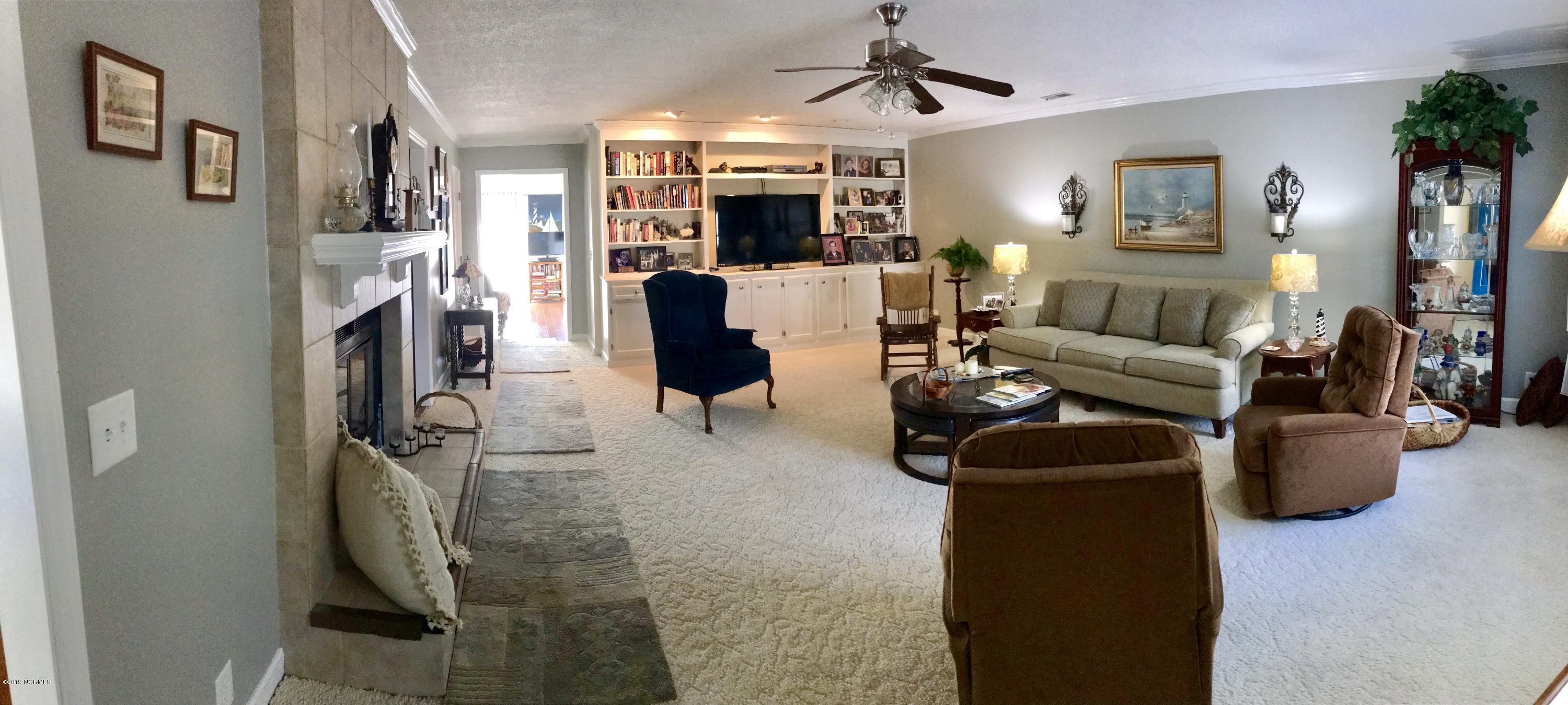 1965 E Quail Ridge Road Greenville, NC 27858 - Photo 3 of 38 Living Room