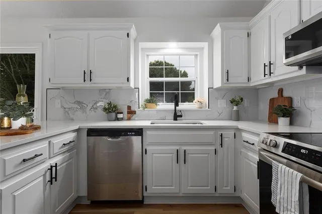 $347,500 | 704 16th Avenue South, Greenwood, MO 64034