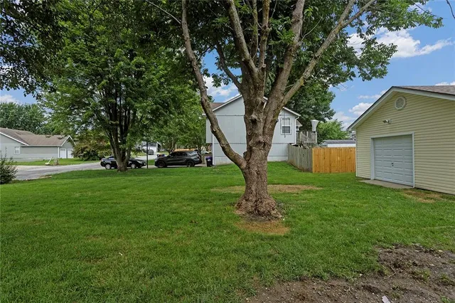 $347,500 | 704 16th Avenue South, Greenwood, MO 64034