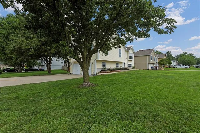 $347,500 | 704 16th Avenue South, Greenwood, MO 64034