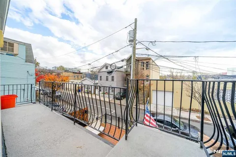 $835,000 | 54 Chestnut Street, Weehawken, NJ 07086