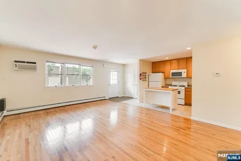 $835,000 | 54 Chestnut Street, Weehawken, NJ 07086