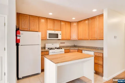 $835,000 | 54 Chestnut Street, Weehawken, NJ 07086