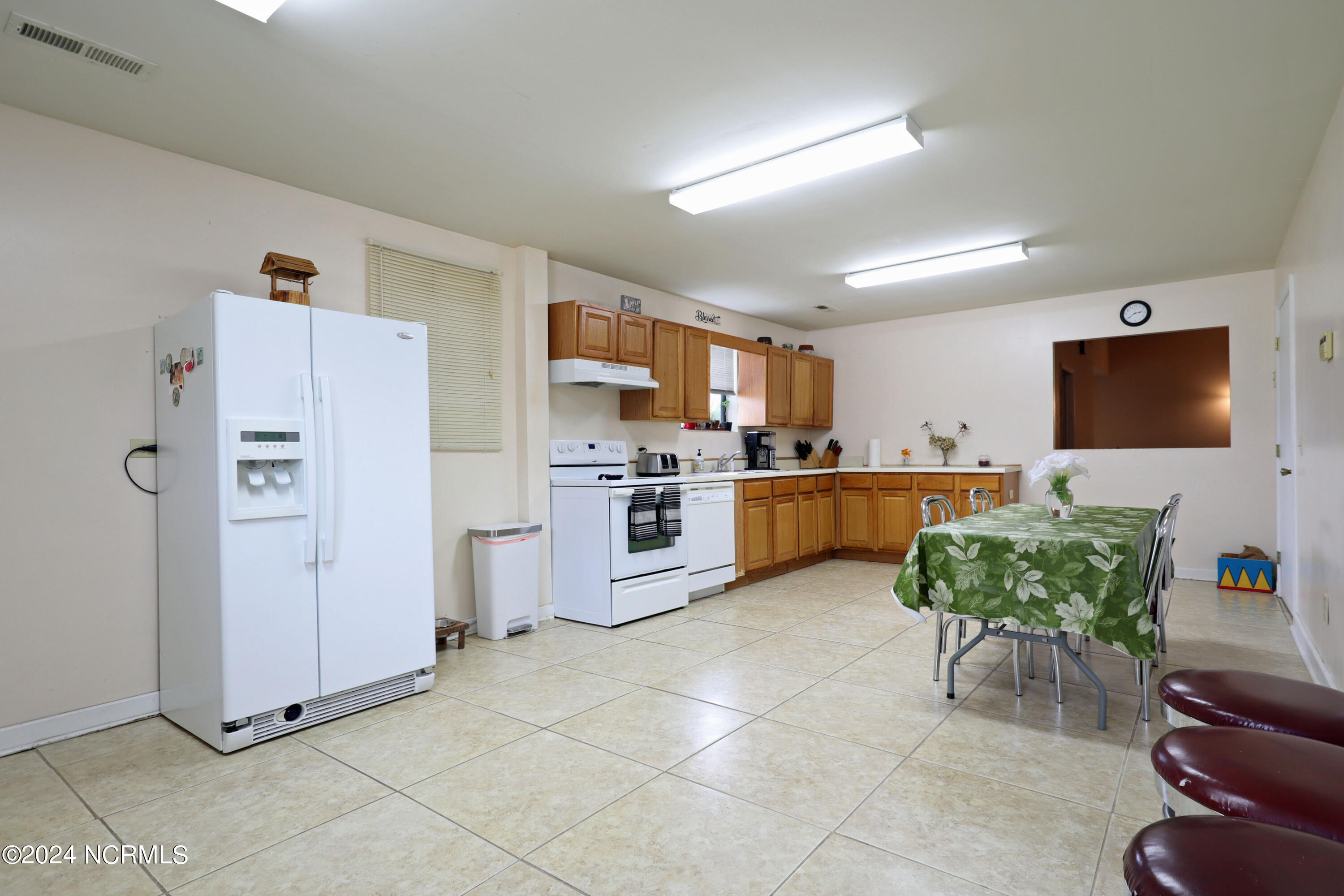 135 P229 Vass, NC 28394 - Photo 38 of 52 Eat-in Kitchen -