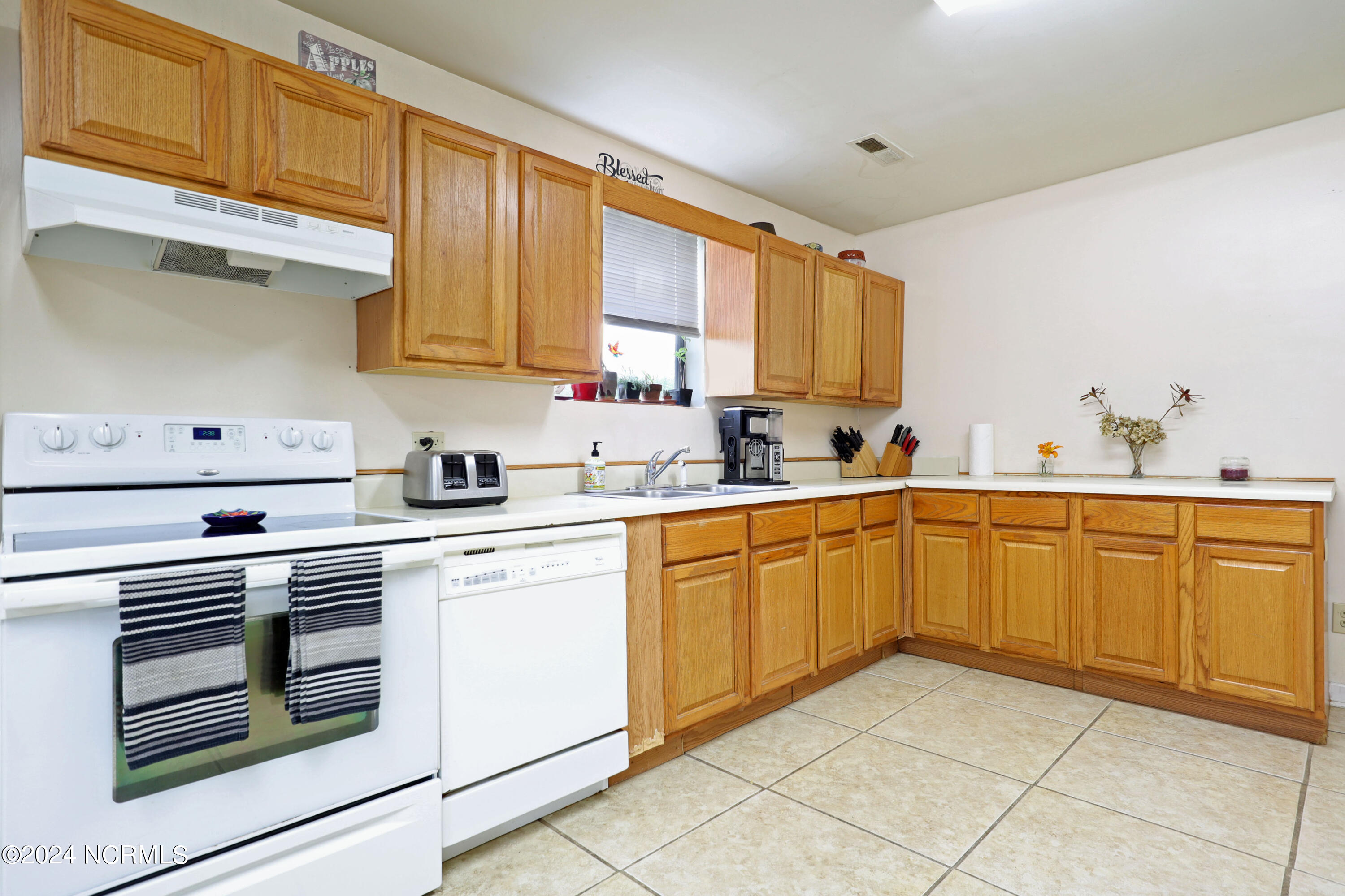 135 P229 Vass, NC 28394 - Photo 40 of 52 Kitchen