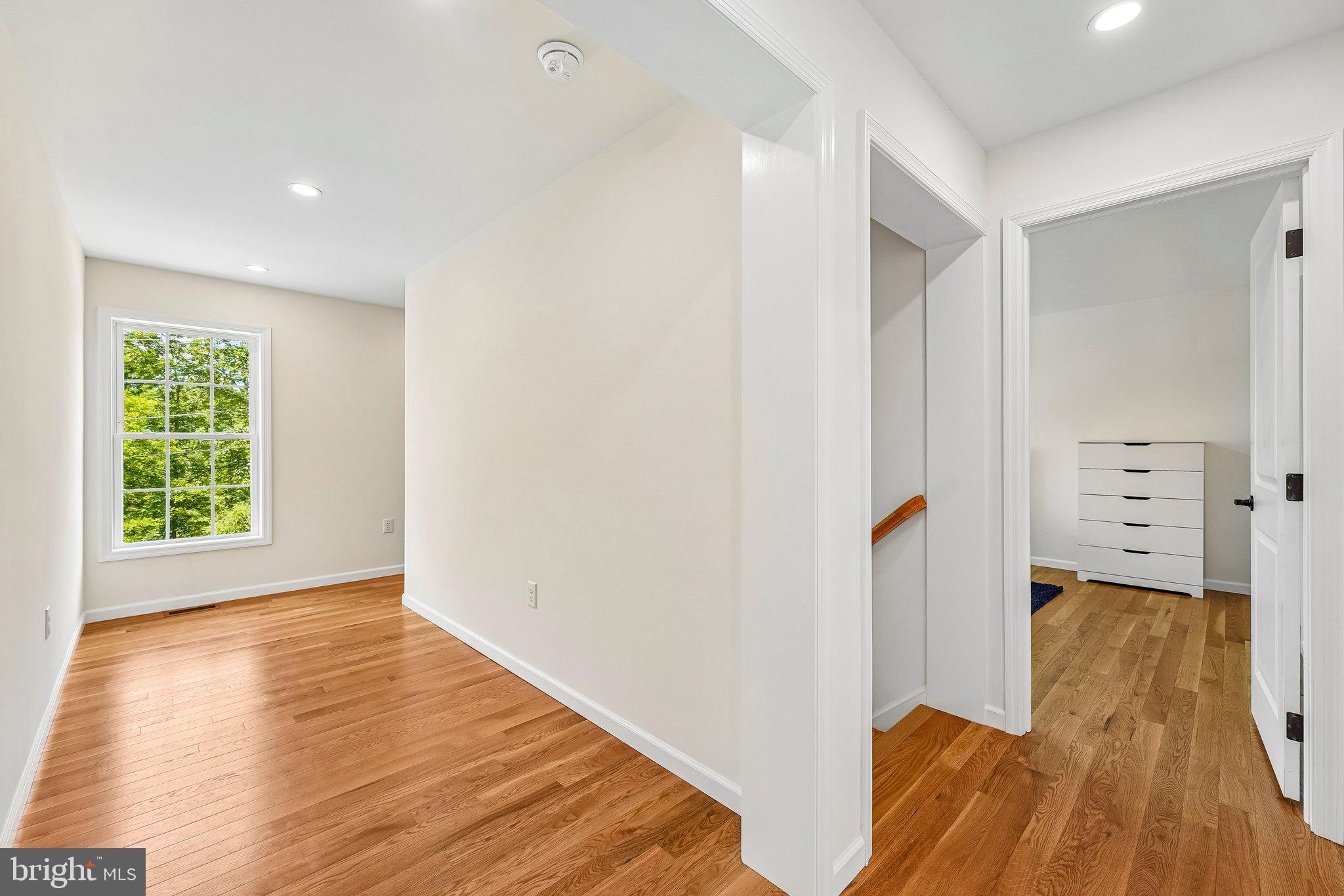 40 Creek Road Phoenixville, PA 19460 - Photo 29 of 59 2nd floor Hallway