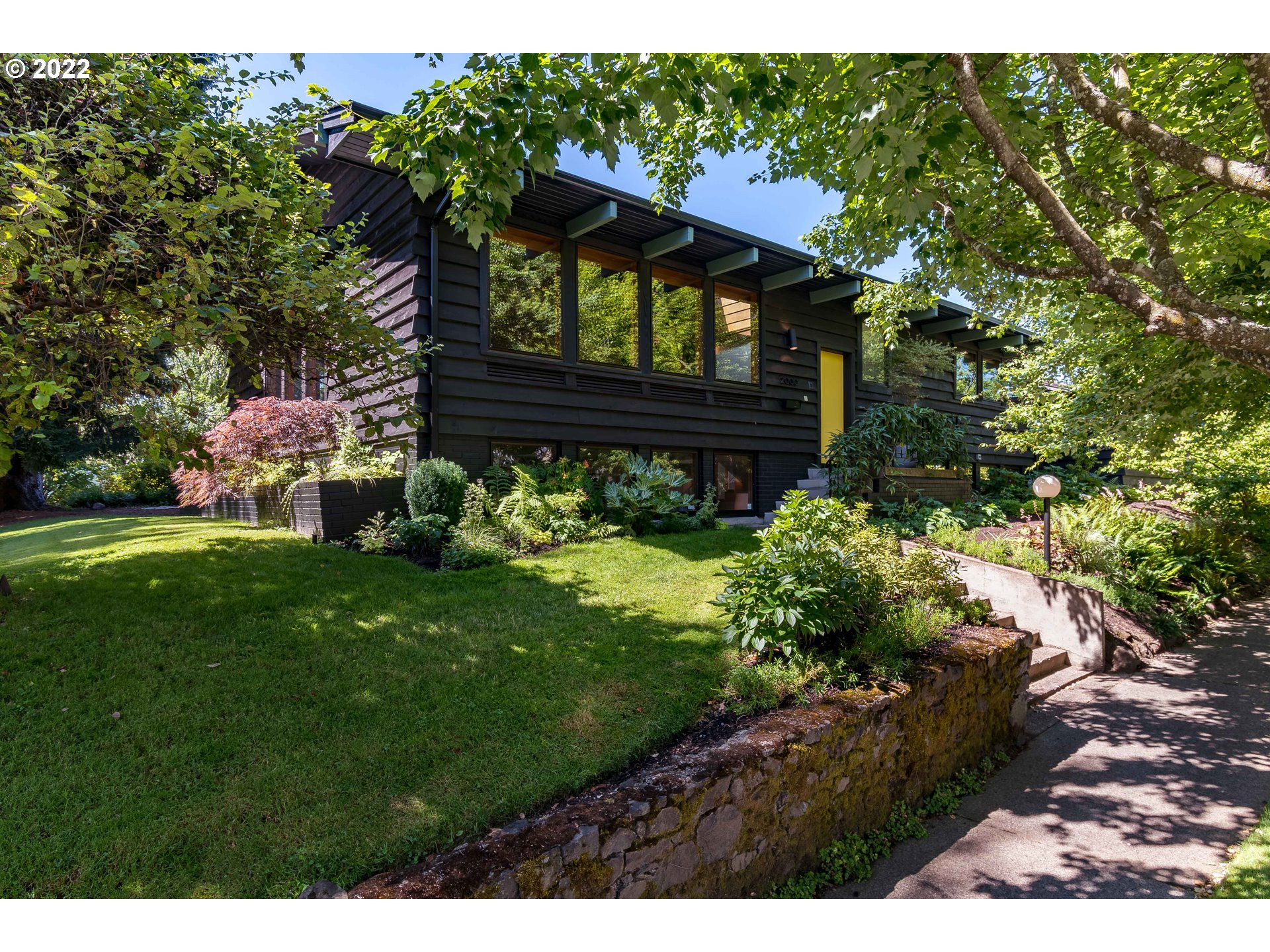 2000 University Street Eugene, OR 97403 - Photo 1 of 32 a view of a back yard