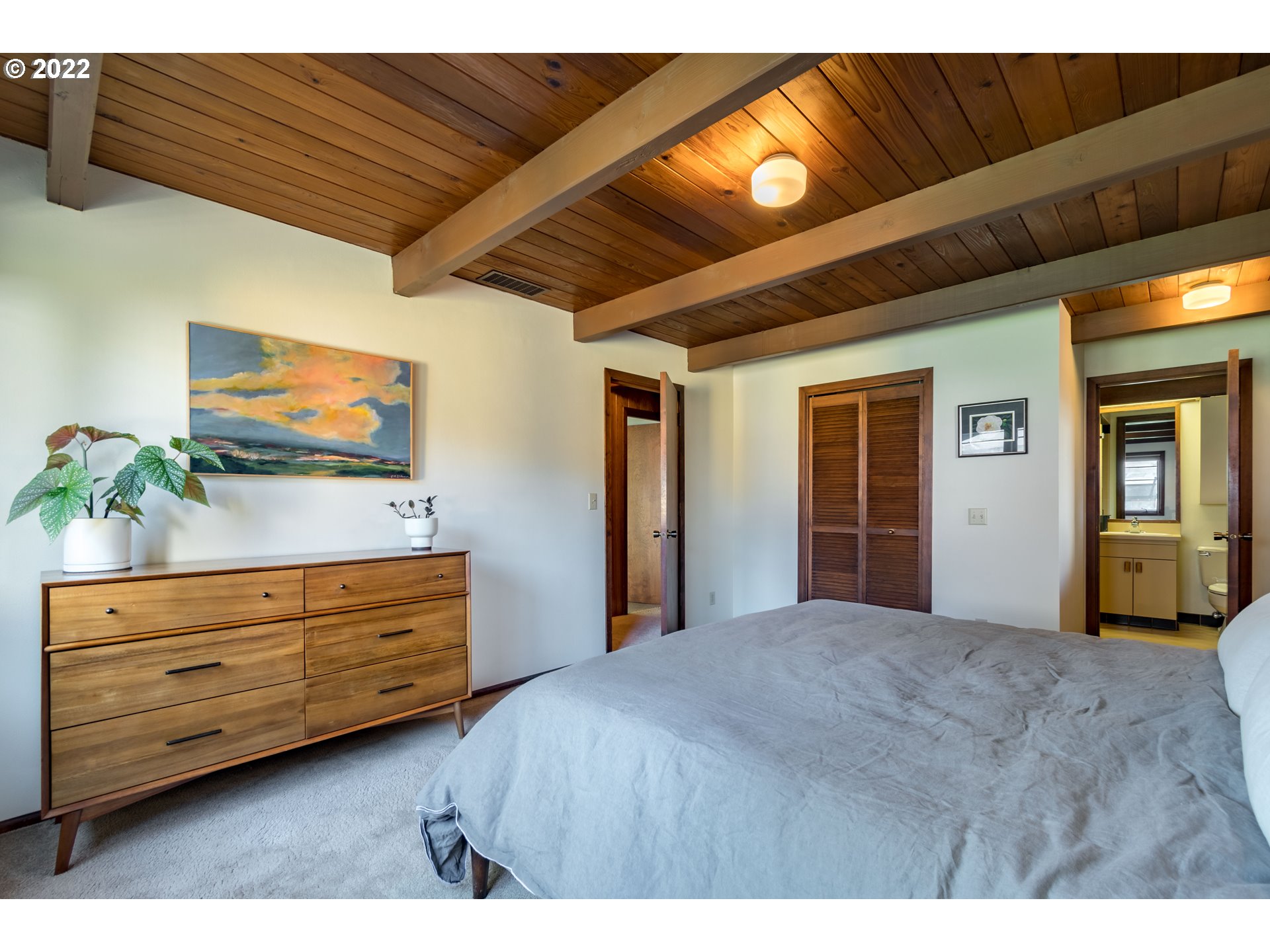 2000 University Street Eugene, OR 97403 - Photo 16 of 32 a bedroom with a bed and a flat tv screen on dresser