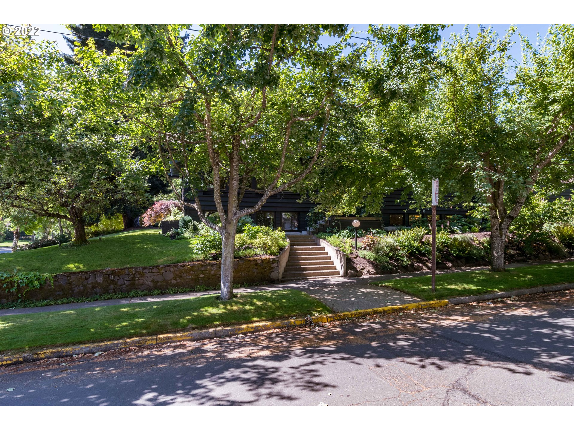 2000 University Street Eugene, OR 97403 - Photo 2 of 32 a view of a park with large trees
