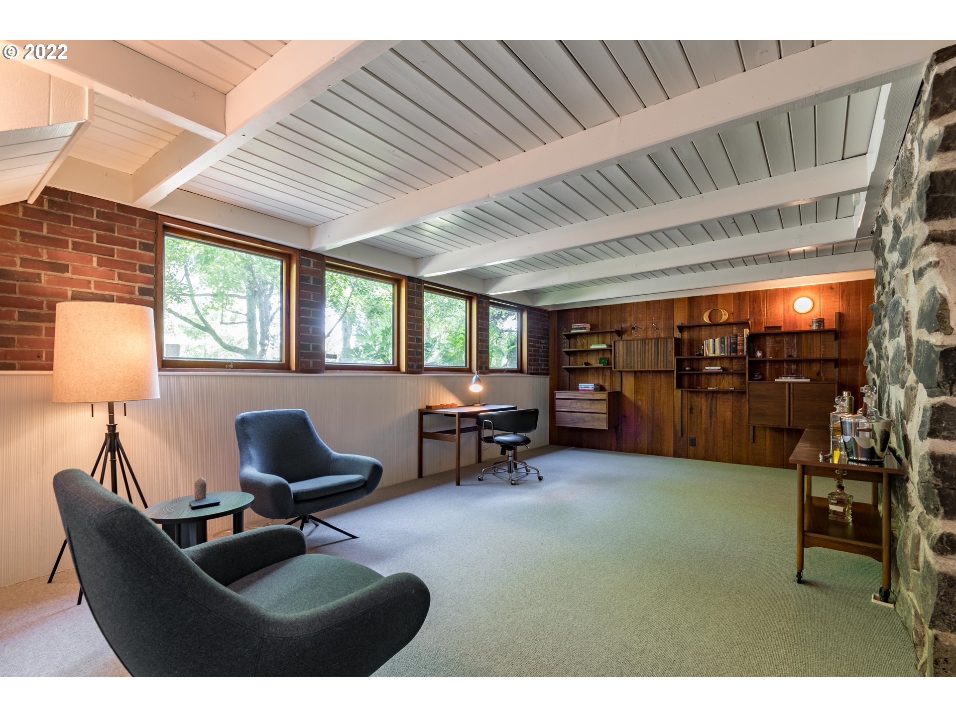 2000 University Street Eugene, OR 97403 - Photo 23 of 32 a living room with furniture and a flat screen tv