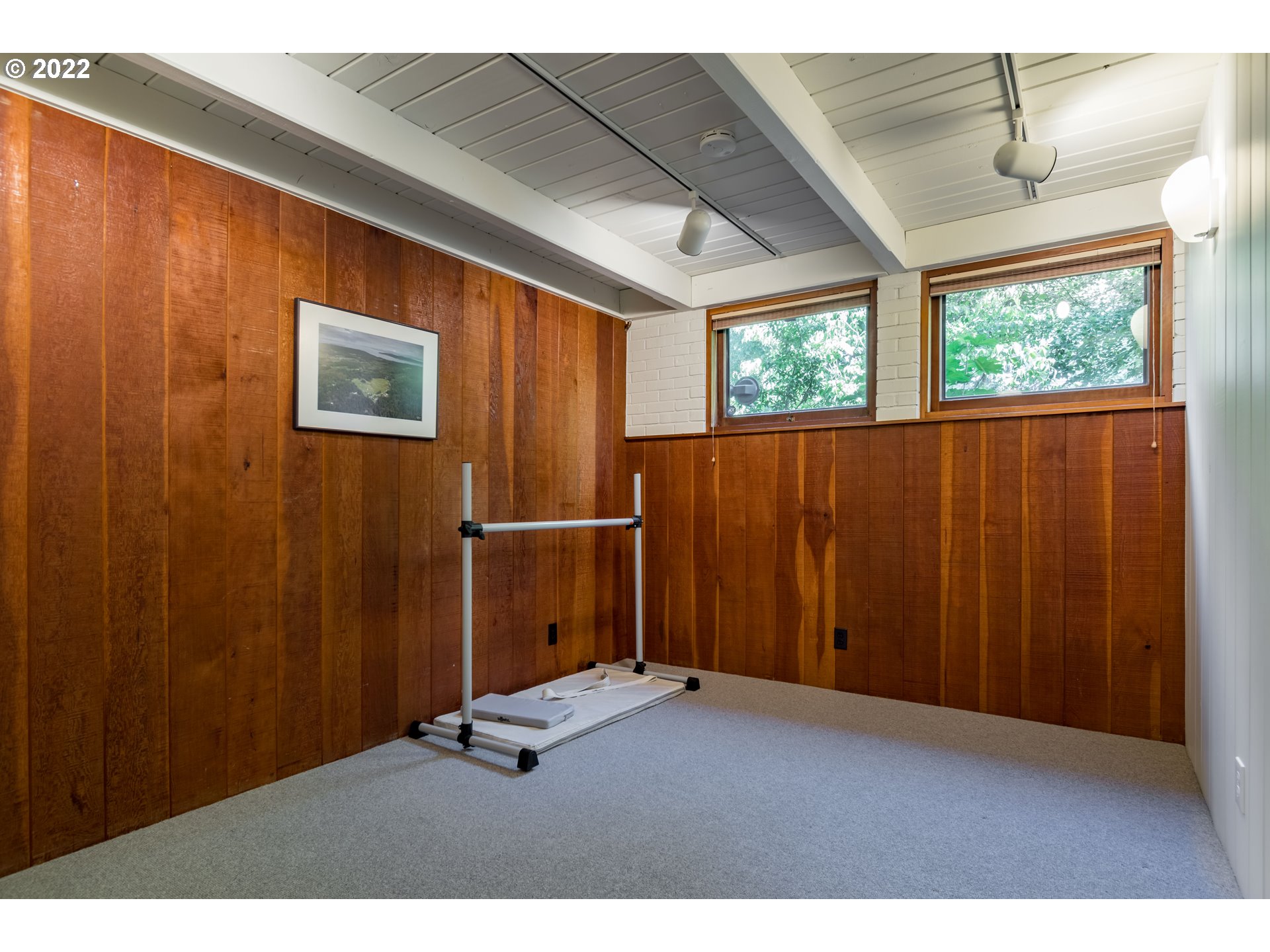 2000 University Street Eugene, OR 97403 - Photo 26 of 32 a view of an empty room with a window