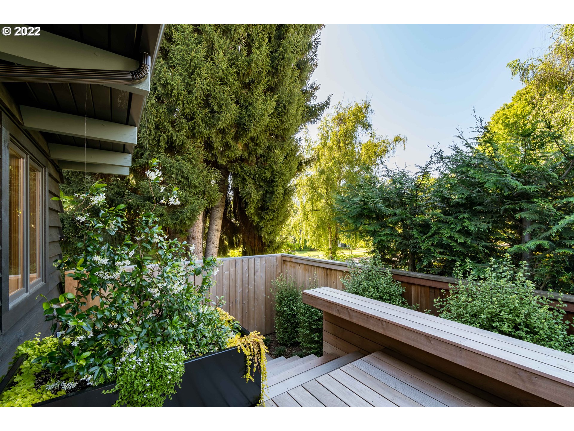 2000 University Street Eugene, OR 97403 - Photo 28 of 32 a view of a balcony with a tree