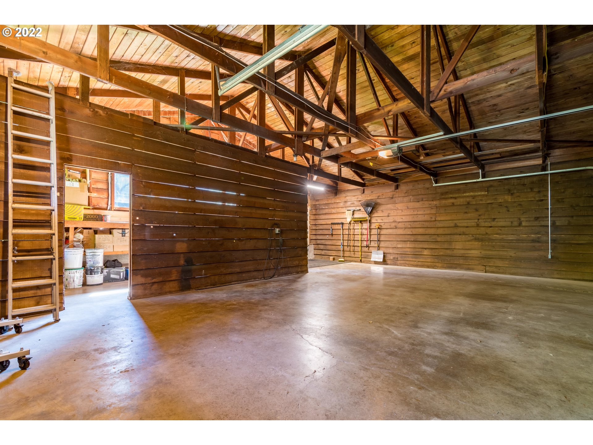 2000 University Street Eugene, OR 97403 - Photo 32 of 32 a view of an empty room with wooden floor