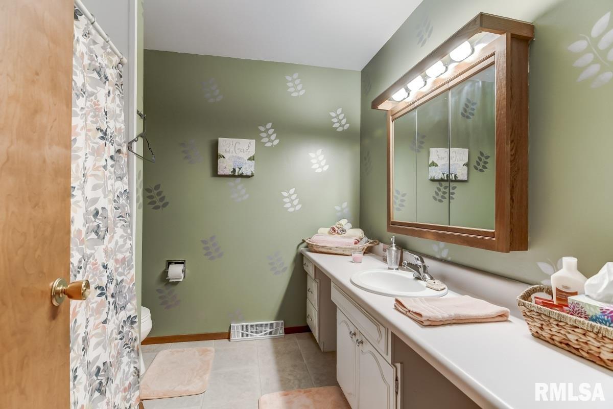 814 Kenyon Drive Springfield, IL 62704 - Photo 24 of 38 Gallery Image 24