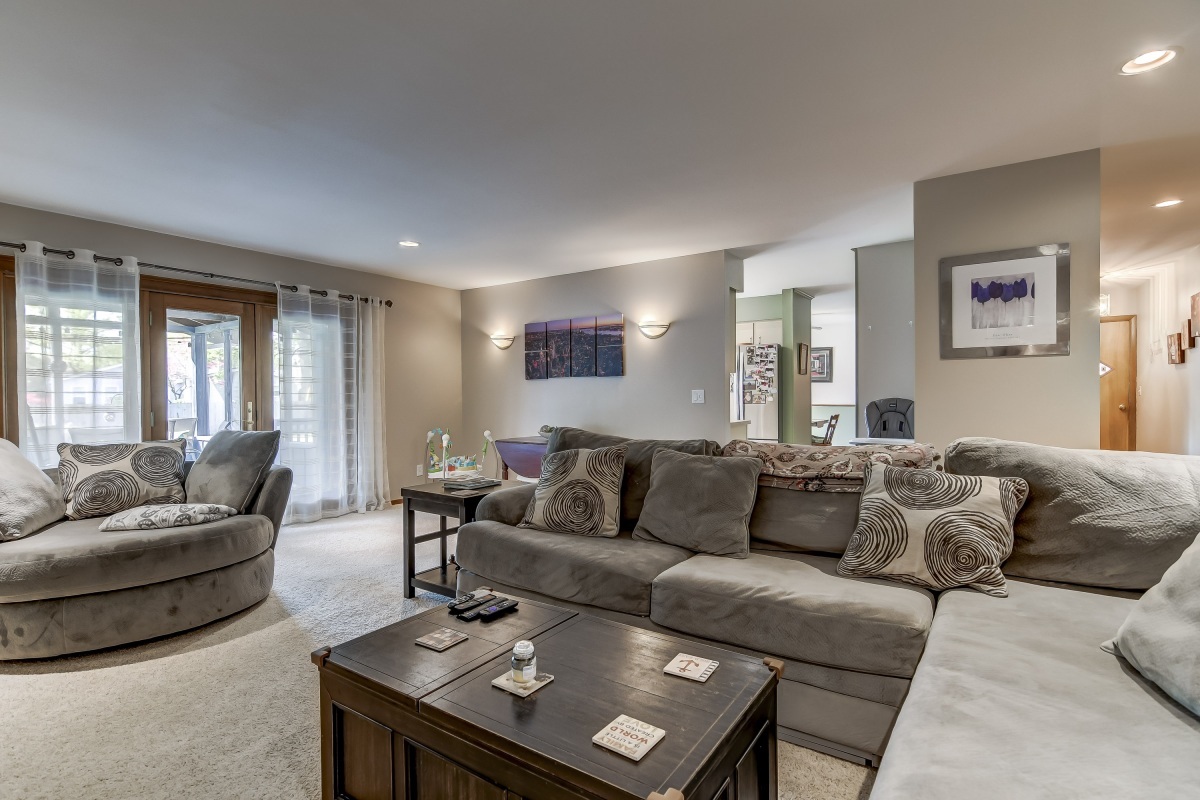 814 Kenyon Drive Springfield, IL 62704 - Photo 6 of 38 Gallery Image 6