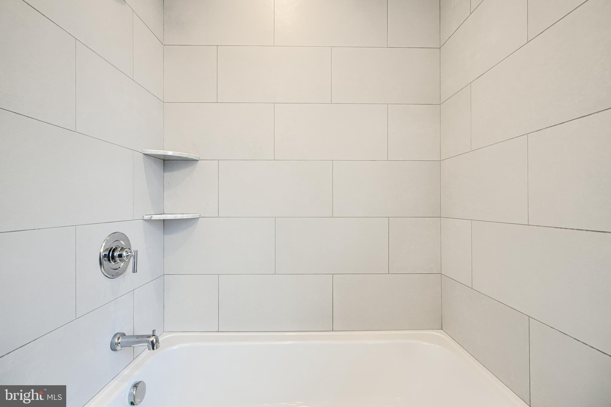 719 South Robinson Street Baltimore, MD 21224 - Photo 22 of 31 a bathroom with a bathtub