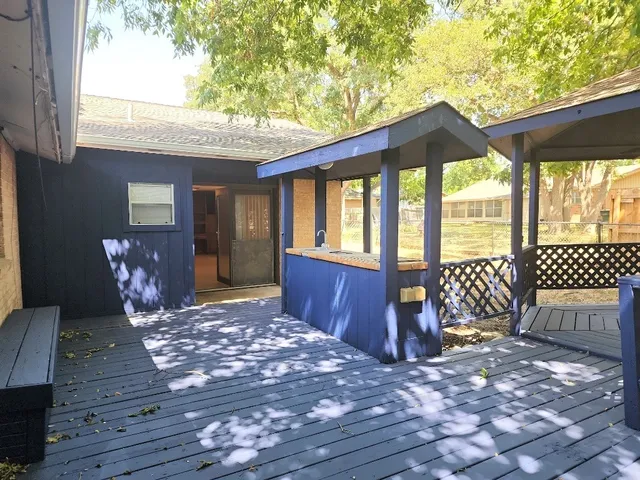 $2,050 | 807 Country Club Road, Georgetown, TX 78628