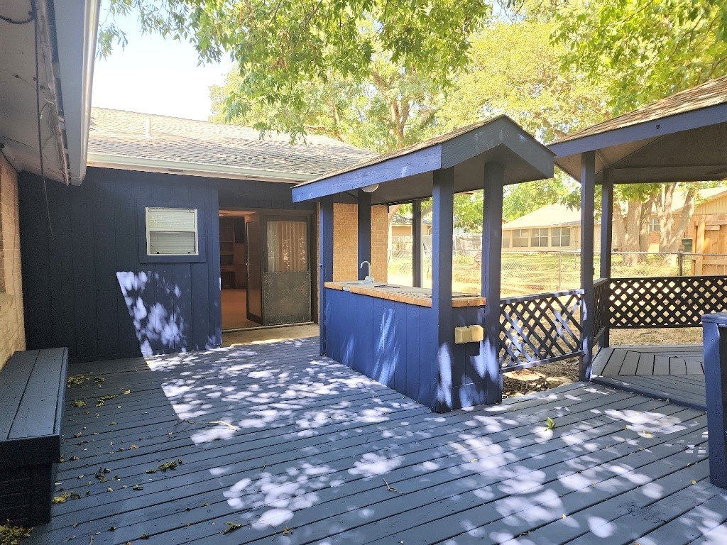 807 Country Club Road Georgetown, TX 78628 - Photo 16 of 31 Deck with a gazebo