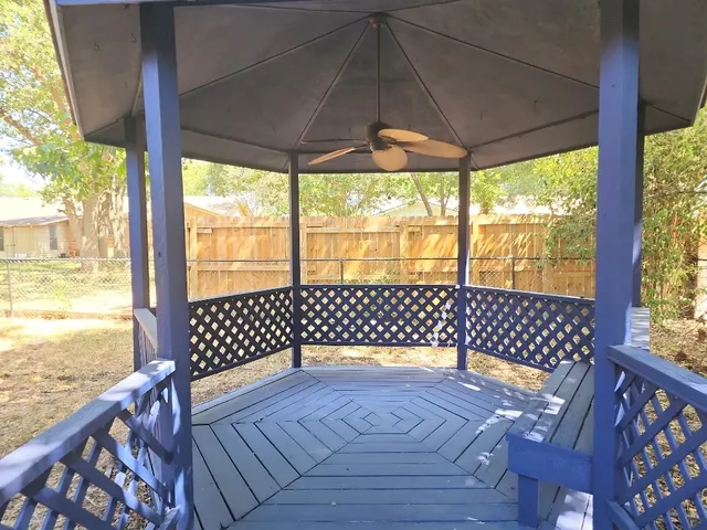 $2,050 | 807 Country Club Road, Georgetown, TX 78628