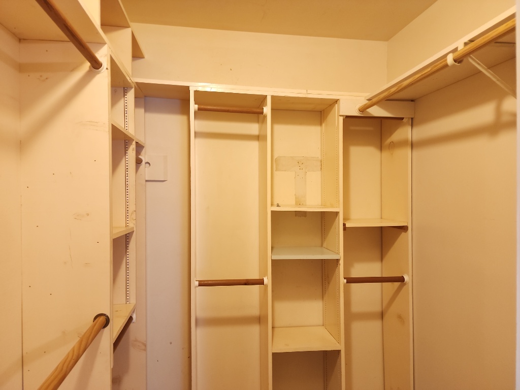 807 Country Club Road Georgetown, TX 78628 - Photo 22 of 31 View of walk in closet