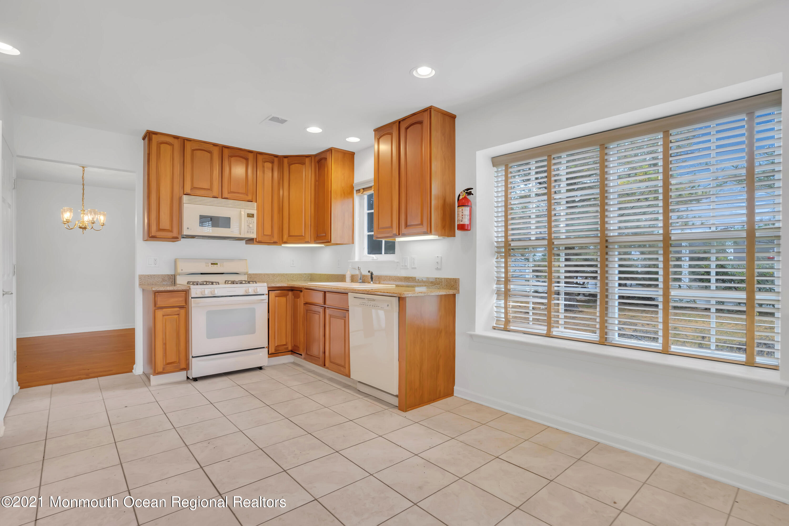 45 Winding River Road Lakewood, NJ 08701 - Photo 13 of 42 019_dsc05284