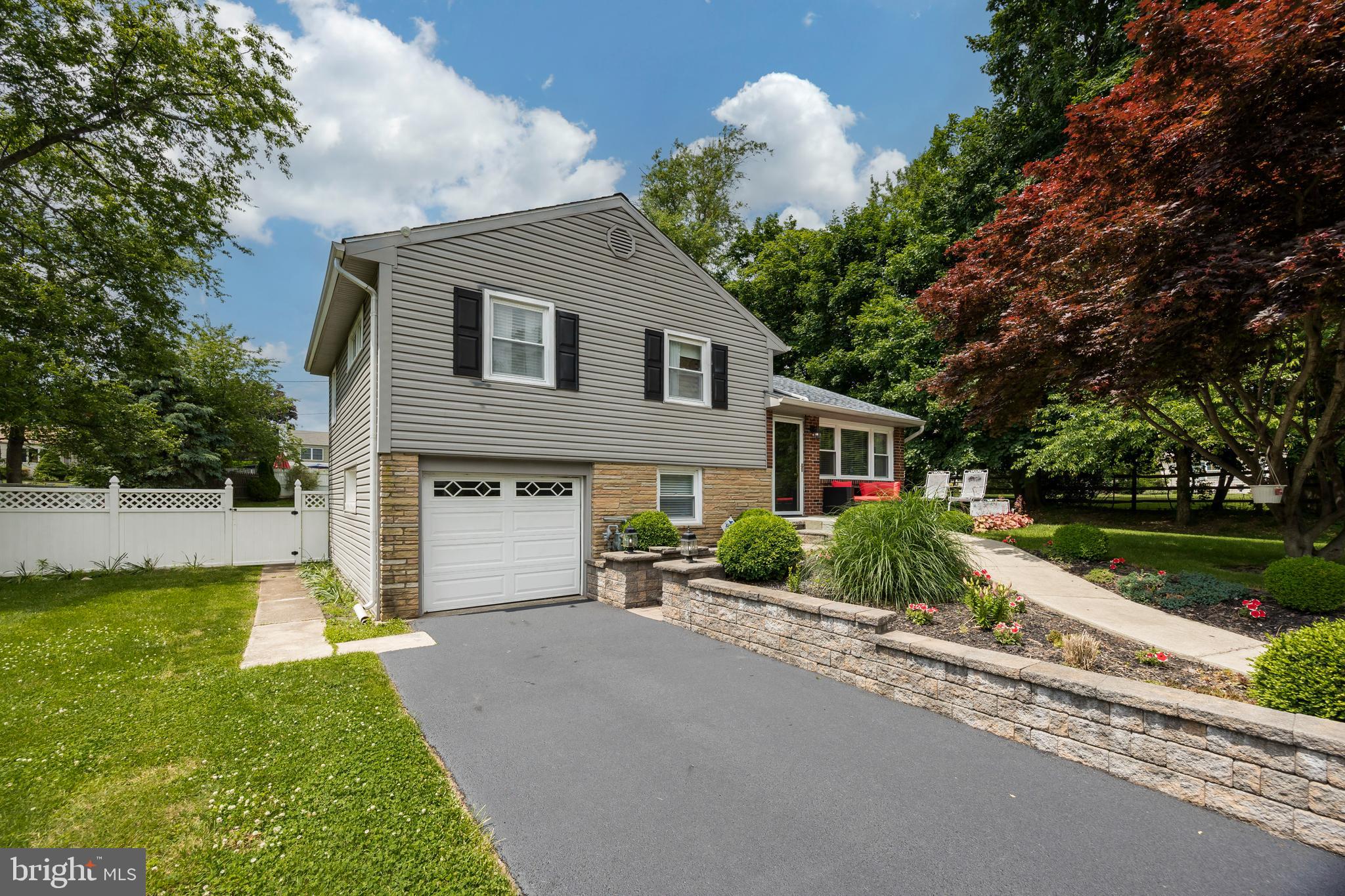 121 Henry Road Norristown, PA 19403 - Photo 3 of 27 Gallery Image 3