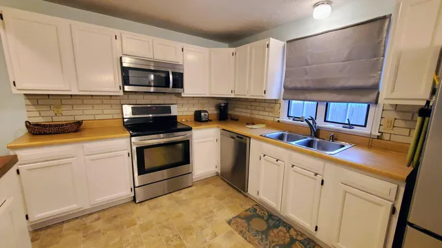 $2,800 | 4 Debbie Lane, Mashpee, MA 02649