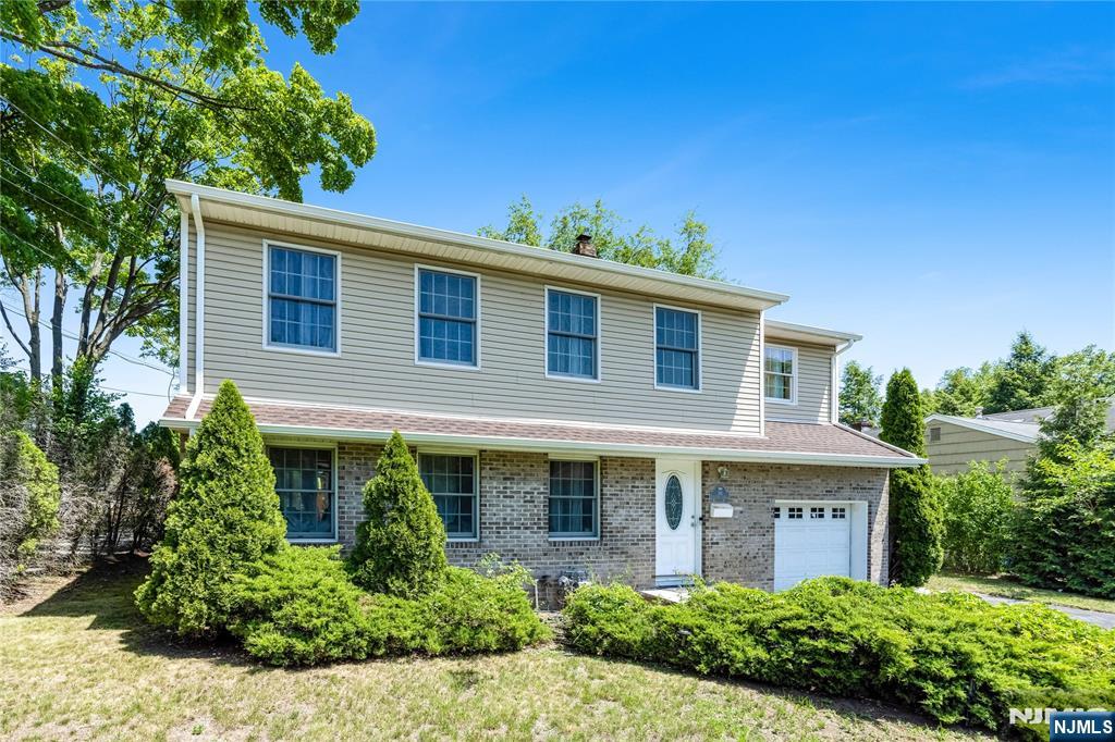 361 Walthery Avenue Ridgewood, NJ 07450 - Photo 3 of 28