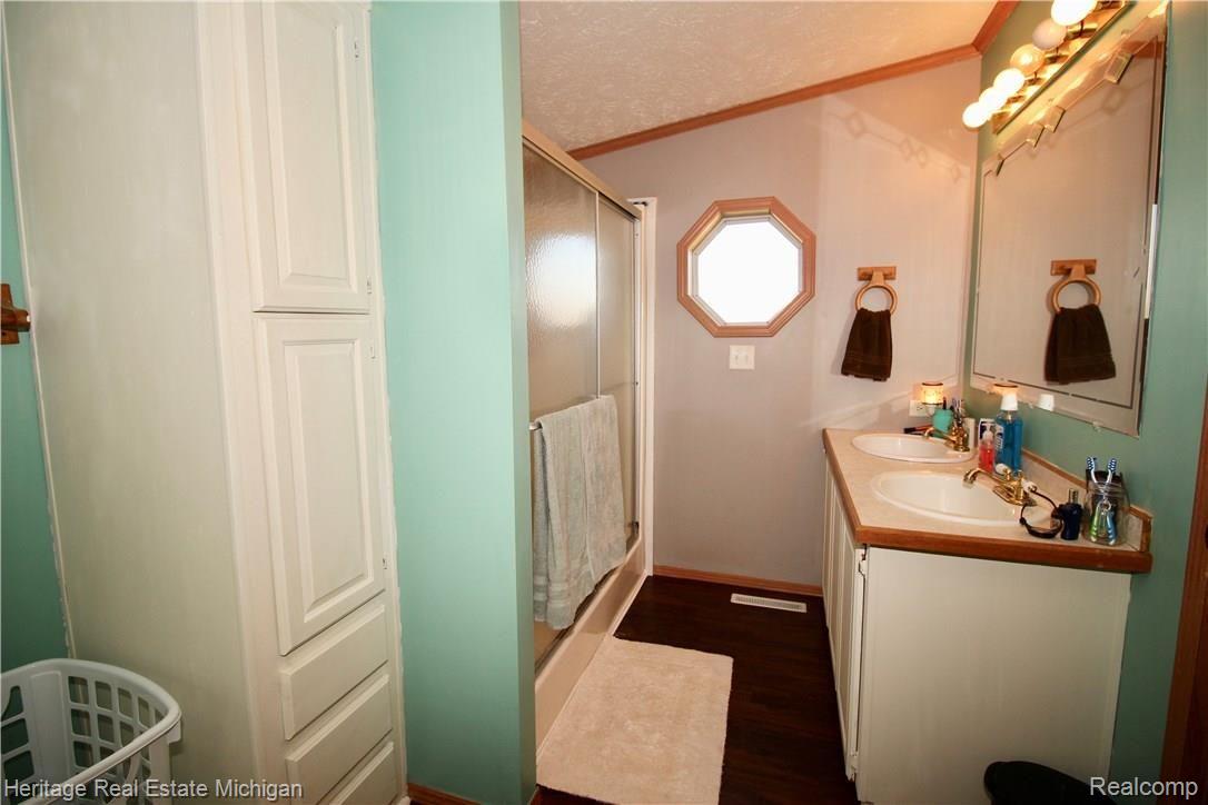 10550 East Prior Road Gaines, MI 48436 - Photo 17 of 28 Master Suite Bath