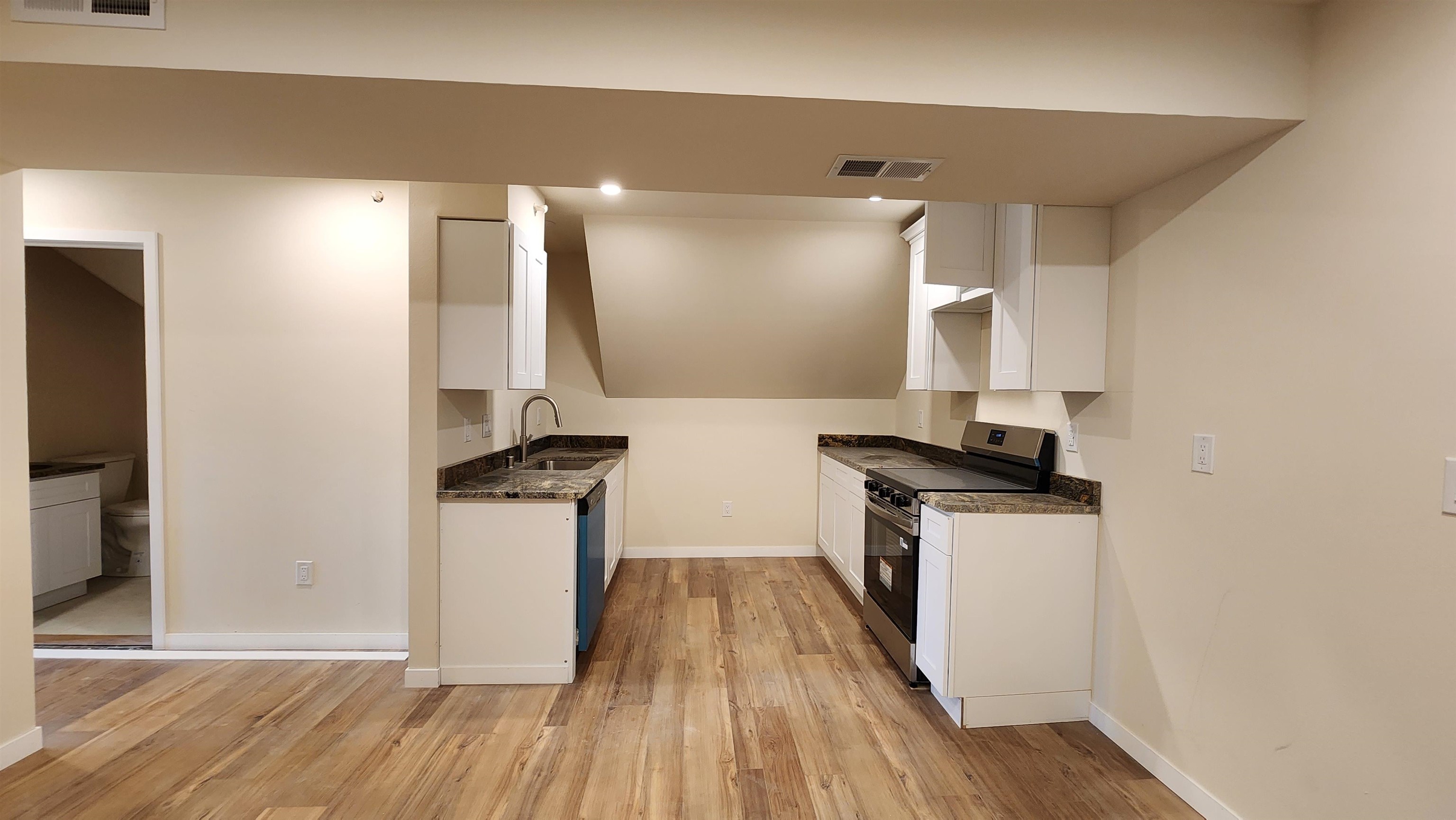 908 East Gorham Street, Unit 3 Madison, WI 53703 - Photo 4 of 14