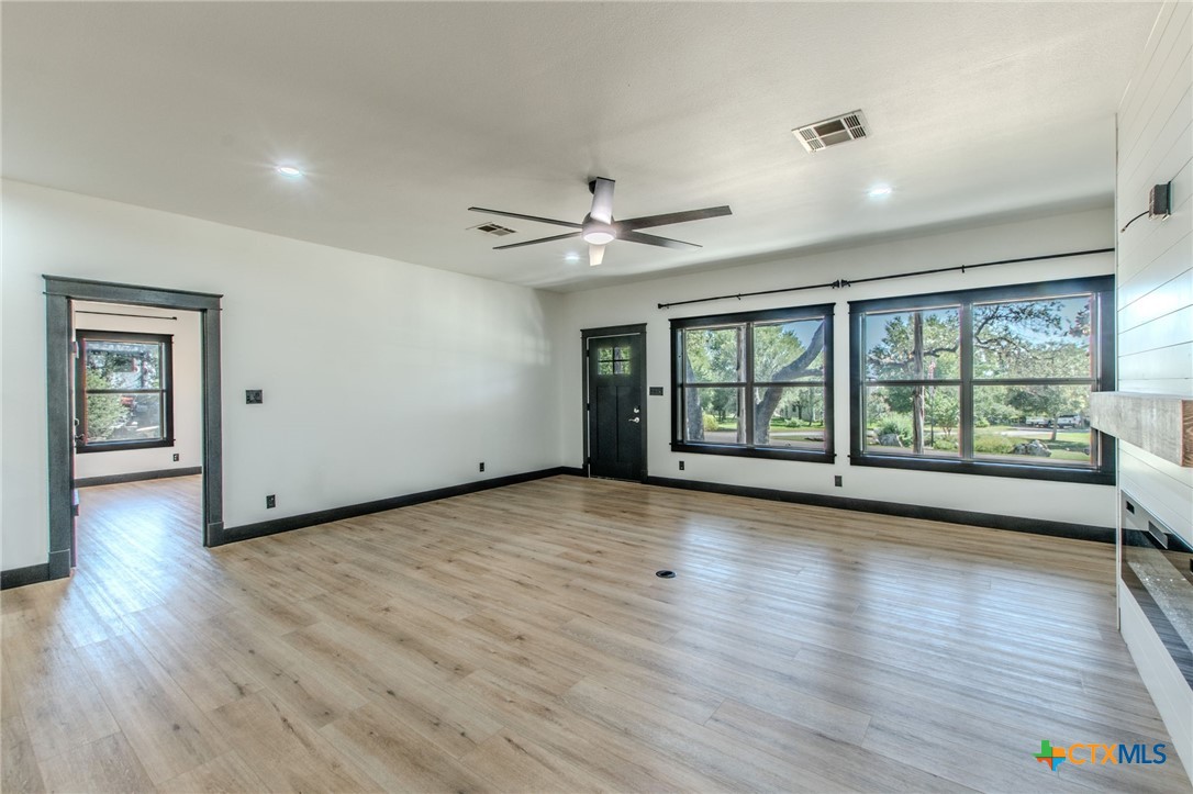 466 Arrowhead Point Road, Unit A Belton, TX 76513 - Photo 5 of 33 Gallery Image 5