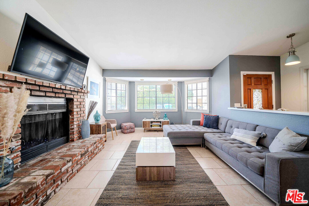 9524 Santa Cruz Road Desert Hot Springs, CA 92240 - Photo 12 of 53 a living room with furniture and a flat screen tv